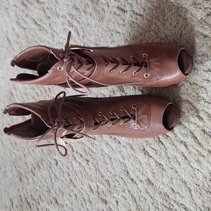 GUESS Women's brown high-heeled leather ankle boots, size 7 1/2